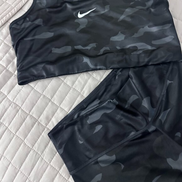 The NIKE One Women's Dri Fit Mid Rise Tight Camo Leggings  And  Bra - Picture 9 of 9